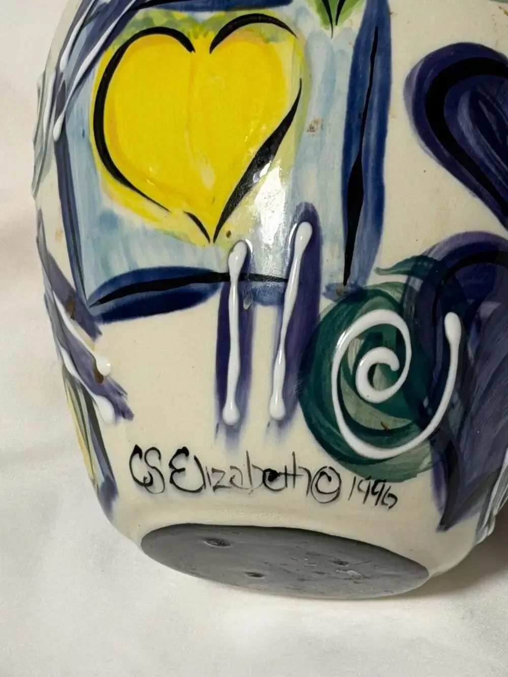 CS Elizabeth 1996 Hand Painted Ceramic Heart Vase